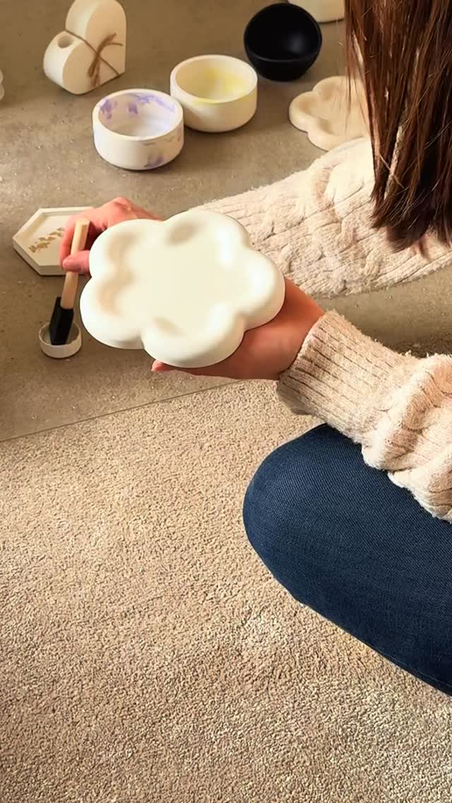 Sanding and sealing day today.
Iāve spared you the dusty sanding videos, but the sealing really pulls everything together š¤
Do you like seeing the finishing stages?
#smallbusiness #handmade #jesmonite #thepaddocksco