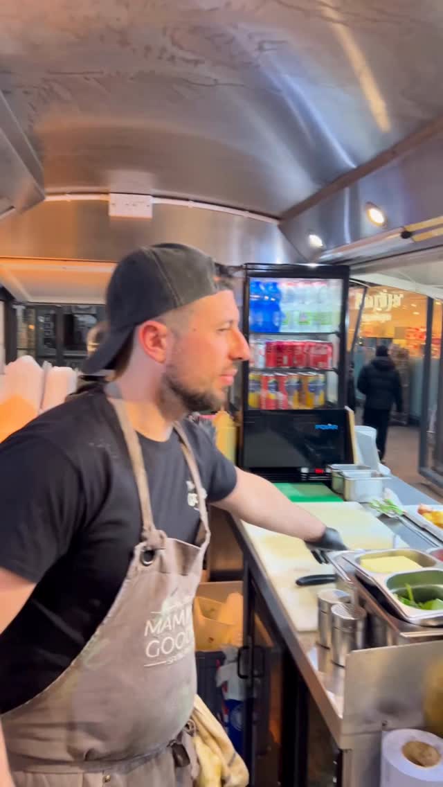 Chef @giovanni_calvagna here with your friendly reminder. You can order on Deliveroo or come collect from our Spitalfields Market truck — fresh panini ready when you are.
🛵 Order via Deliveroo
🛍️ Pre-order for collection
👋 Or just pop in and say ciao
We’re here for your everyday cravings 🙌
📍 Spitalfields Market, 6 Lamb St
🔗 Link in bio to order