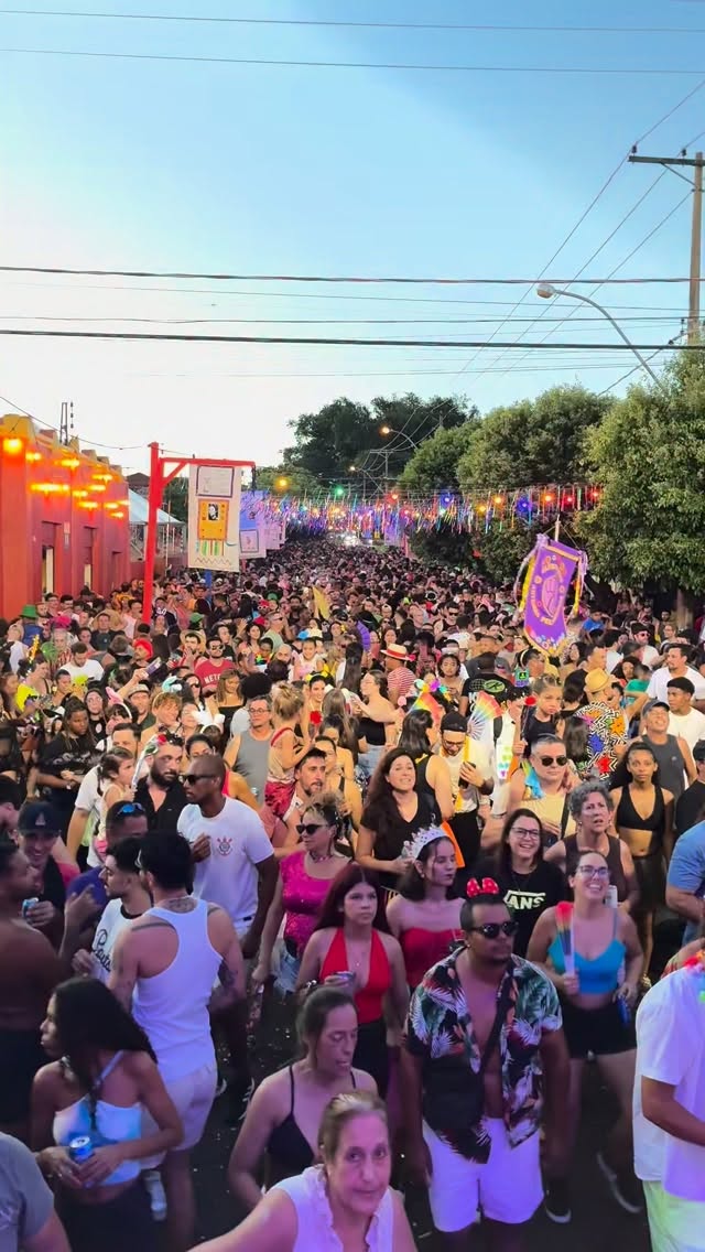 EXPLOSÃO
Bloco do Vasco reúne mais de 20 mil na Boa Vista e celebra a música popular brasileira com manifesto cultural
Mais de 20 mil pessoas participaram da primeira noite do Bloco do Vasco, na Boa Vista, neste domingo de Carnaval. em sua 14ª edição, o evento reafirmou a força da cultura popular brasileira ao ocupar as ruas com música, diversidade e um manifesto de valorização do povo.
VIVA O CARNAVAL
Mais informações no Portal Guilherme Baffi