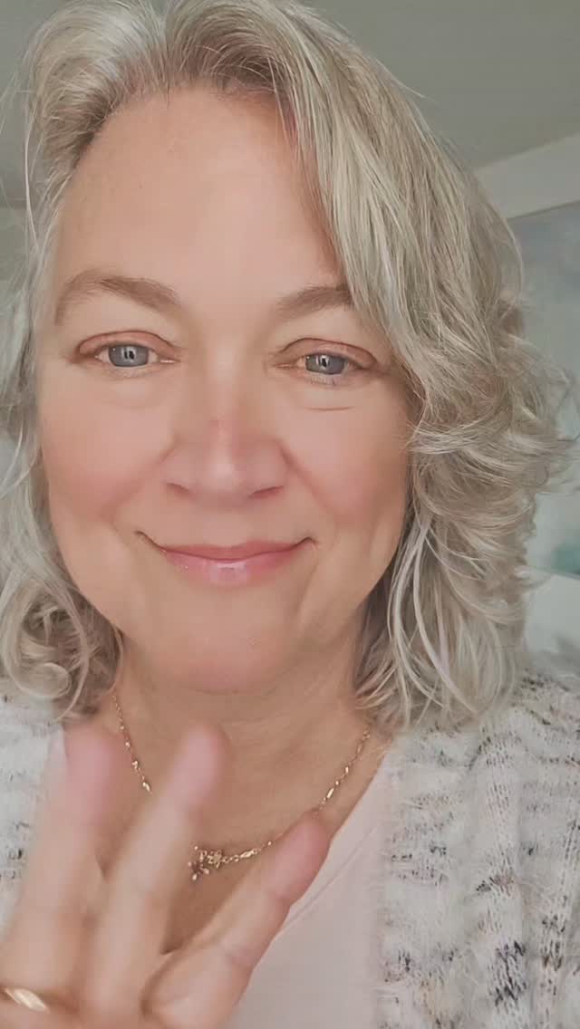 Hi there.
Art on the way.
In the meantime, my stories will be full of pizza and pastries🍕🥐
#italy