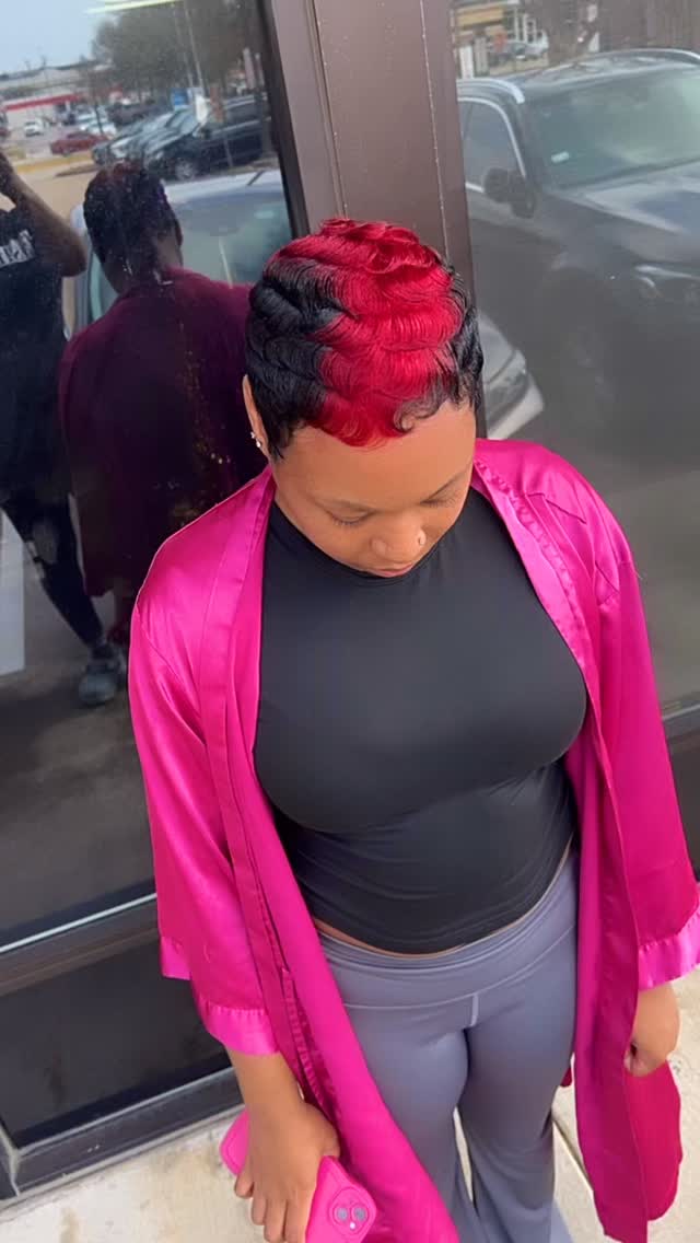 Red Stripe ❤️🔥❤️🔥❤️🔥
Book consultation for color…..Www.TrueStylist.com