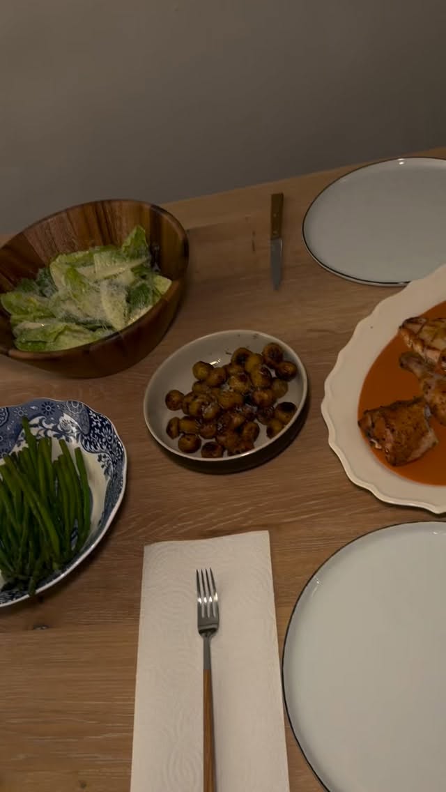 We’re going simple and French for this one.
Watched @cocolarkincooks and had to try this out.
Love ya bye #frenchfood #easydinner #chicken #dinner