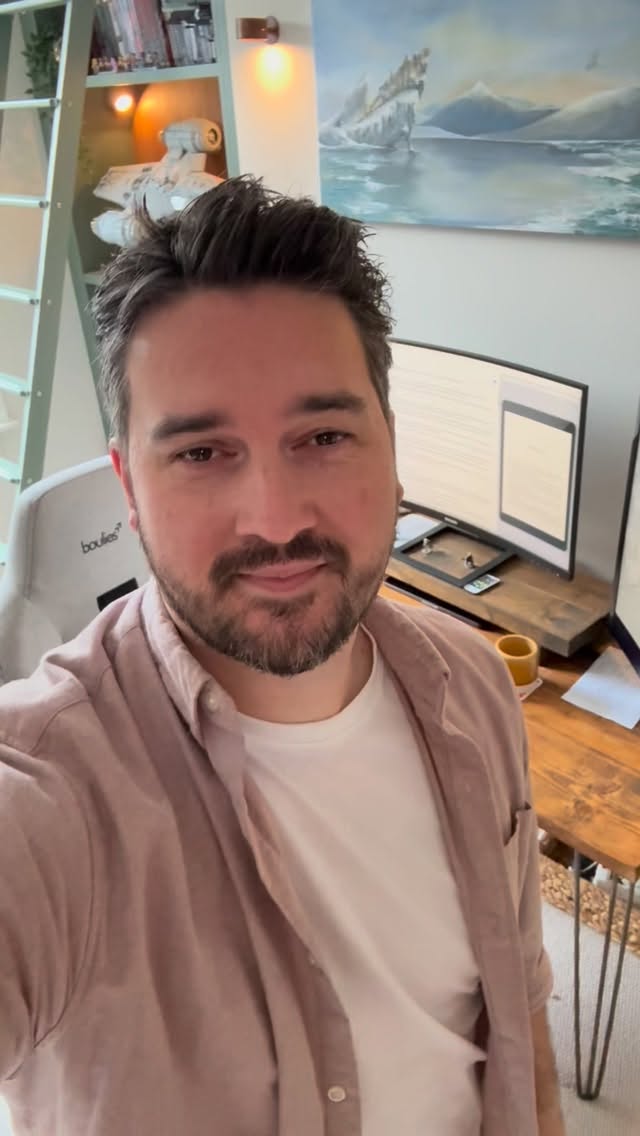 10 YEARS BABY!! 🥳🥳
I really can’t believe it, the time has flown by and so much of my life has changed.
I started publishing in 2016 and started full time writing in 2018. Since then it’s been a whirlwind 🤩
Thank you so so much for the love and support! As always, there is more to come 🔥