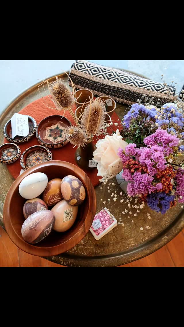 Add some texture to your living room. Think natural earthy feelies like wood, brass, felted wool and pottery. Pre-loved homewares, to add textural elements, are even better.
#shoplocalnz #shopsmallnz #vintagenz #handmadeindunedinnz