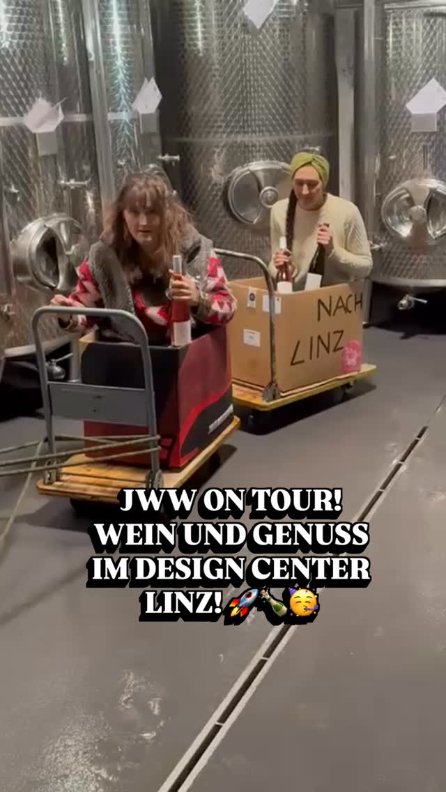 Wir packen unseren Koffer und nehmen mit … JEDE. MENGE. VINOOO! 🍷
Freitag & Samstag treiben sich ein paar besonders coole Socken aus unserer Truppe auf der Wein & Genuss im Linzer Design Center herum! 🥳
Kommt vorbei, gönnt euch guten, ehrlichen Wein und quatscht mit uns über die wirklich wichtigen Dinge im Leben – Wein zum Beispiel 😮💨🤓
Mit an Board: @weingutubldoschek @weingut.thyri @_piwida @bioweingutzederbauer 🤍
#jungewildewinzer #jwwontour #weinundgenusslinz #vinaria