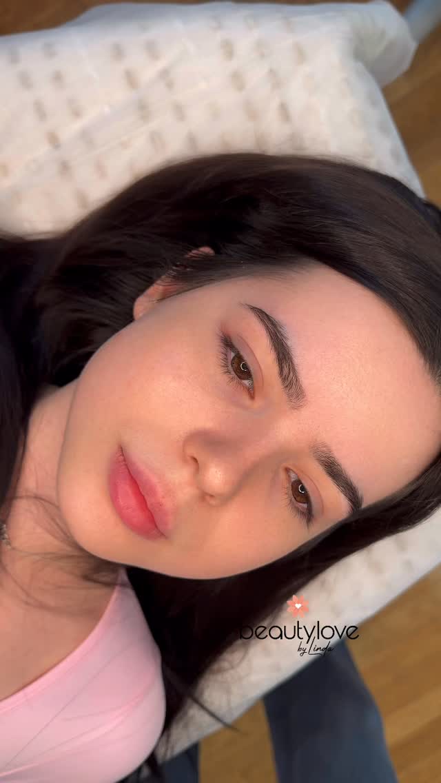 2016 mäßige Augenbrauen 🤩
Technik: POWDERBROWS🧡