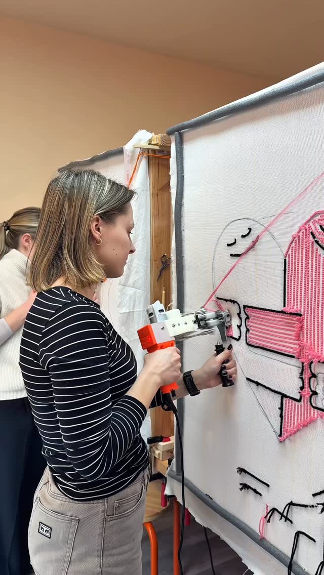 Buchung unter middelwerk.de 💗
#tufting #rugs #studio #valentinesday #workshop