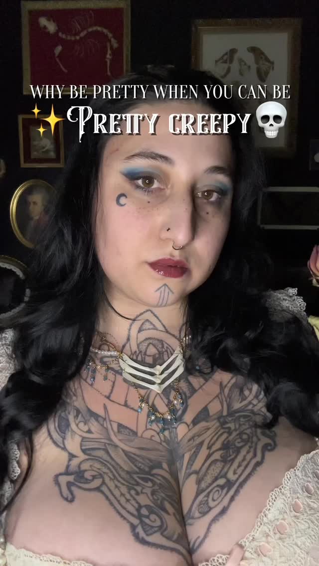 Je créer des bijoux pour être jolie et effrayante 🖤💀
Mais surtout très bizarre…
Bijoux curiosités faits main
Bijoux os et insectes
Victorien gothique, cabinets de curiosités, ostéologie