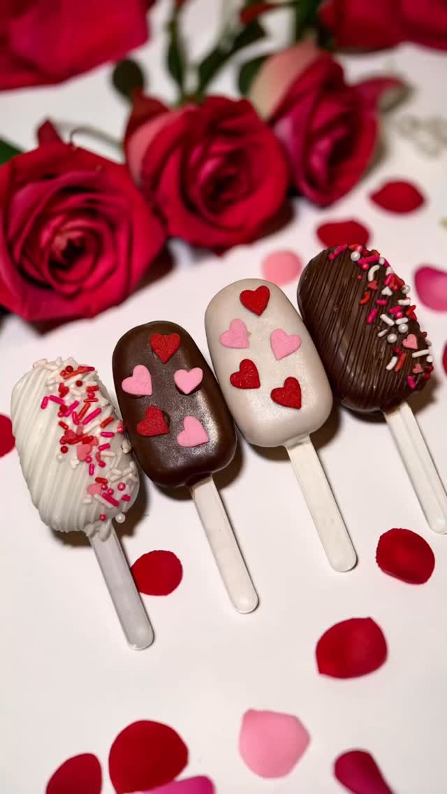❤️ Love at First Bite ❤️
Our Valentine’s Day Cakesicles are dipped in smooth chocolate, decorated with sweet heart details, and made with love from start to finish 💕
Perfect for:
💝 Your Valentine
💌 Classroom treats
🌹 Romantic surprises
🎁 Sweet gift boxes
Available in white chocolate, milk chocolate, and custom colors. Limited quantities — once they’re gone, they’re gone!
Message to place your order 💌
#ValentinesDesserts #Cakesicles #ChocolateCoveredTreats #DelightfulDesserts #ValentinesDayTreats