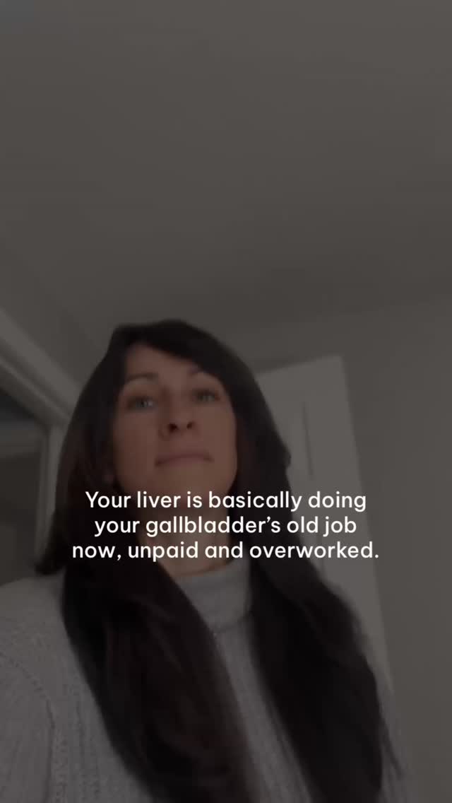That’s right, your liver is basically doing your gallbladder’s old job now, unpaid and overworked.
But what does that really mean?
When the gallbladder (the bile storage tank) is gone, the liver must continuously drip bile directly into the small intestine. This constant, uncontrolled flow can strain the liver and lead to suboptimal fat digestion.
How to help your overworked liver:
🖤 Focus on Bile Flow: Support the liver’s ability to produce and excrete healthy bile.
🖤 Assist with Bitters: Bitter foods help signal the liver to release bile, making fat digestion smoother and easier.
🖤 Choose Healthy Fats: Opt for high-quality, easily digestible fats to reduce the overall burden like coconut and olive oil.
If you’re someone who has spent years trying different diets and supplements to feel better after gallbladder removal, Comment ‘IM IN’ and I’ll send you my process on how I properly support the liver after gallbladder removal with my clients to get relief! 🌿
#GallbladderRemoval #BileSupport #BloatingRelief