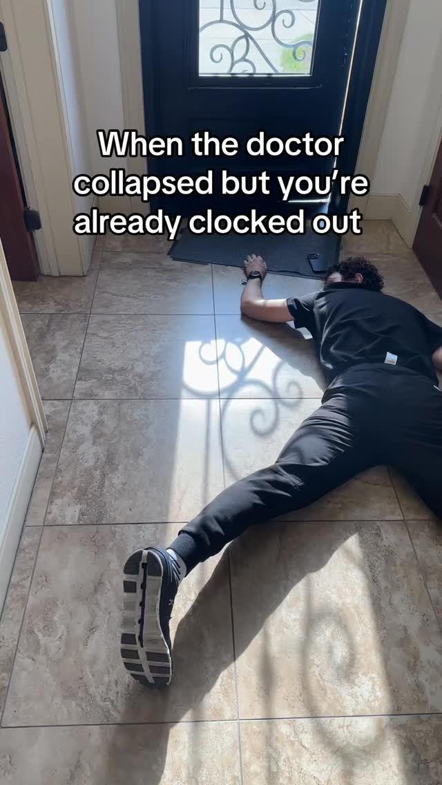 Byeeeee ✌️🏃♀️💨
#dermatology #medicalhumor #healthcarehumor #medicalassistant #dermatologist