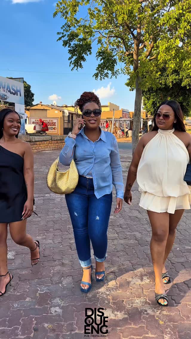 “Outfit on point, eyeliner sharper, and laughing harder. ✨” 🤣
#TheFirstLaughWithSkhumba ❤️