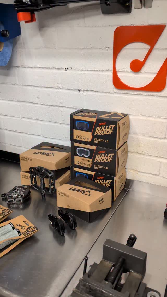 @leatt_mtb not only look after my head, eyes and limbs, but now I'm testing some of their parts too.
We've got flat pedals, clip pedals, grips and stems to plan into the testing programme now. I really enjoy product testing, feedback and development. it's just as rewarding as working on setup, chasing performance gains and optimising The System as Product testing plays into all these aspects.
Massive thanks to @leatt_mtb for the refresh on helmets and goggles and keen to see how these other bits stack up.
#datadrivendescents #engineeringspeed