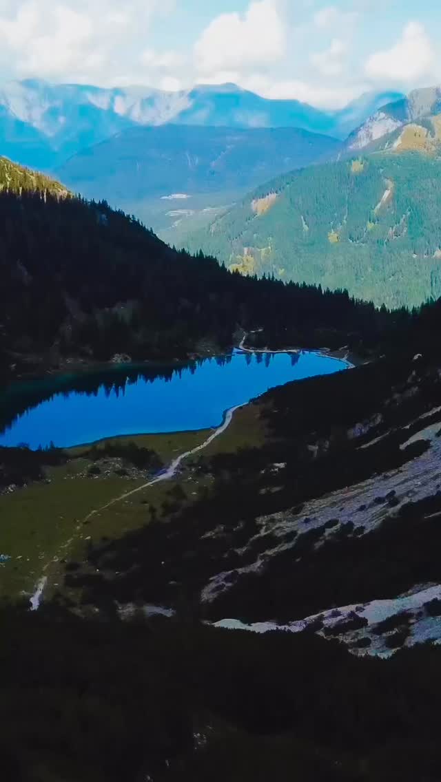 ALASKA IS BOOKED! 🏔️🎣🚂
Just planned the ultimate milestone birthday trip for three — and WOW, this one is going to be unforgettable.
✨An all-day deep sea fishing adventure in Seward
✨A breathtaking scenic journey aboard the Alaska Railroad
✨Beautiful accommodations in Anchorage surrounded by mountain views
From glacier-lined coastlines to dome-car train views and trophy fish stories, this celebration is going to be next level!!
I don’t know about you, but I’m a firm believer that milestone birthdays deserve bucket-list destinations — and Alaska absolutely delivers.
Who’s ready to celebrate big in the Last Frontier? 🙋♀️
Let’s start planning your unforgettable adventure. www.thewanderlustlife.com