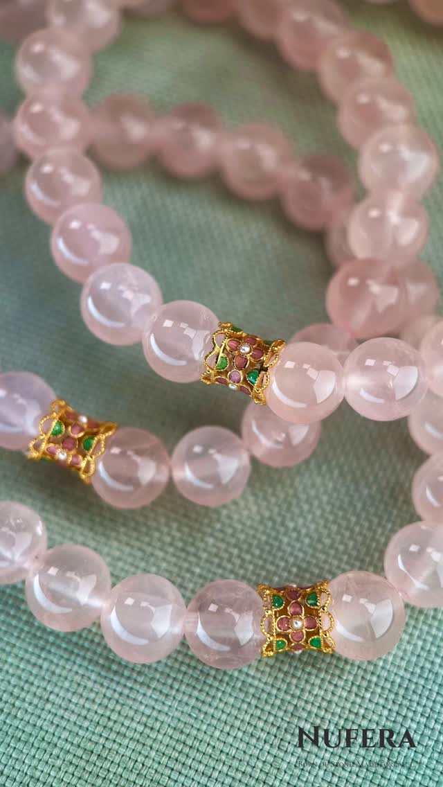 Quartz ist eines der grundlegenden Minerale in der Welt des Gemstone Jewelry.✨
Seine geordnete Kristallstruktur verleiht ihm wissenschaftliche Stabilität
und wird in der Natur als Träger von energetic balance wahrgenommen.
Als Schmuck getragen, steht Quartz nicht nur für Schönheit,
sondern für structure, balance, and natural energy,
a stone with meaning, designed for everyday wear.
— Nufera
#schmuck #edelsteinschmuck #schweiz #handmadeinswitzerland #natur