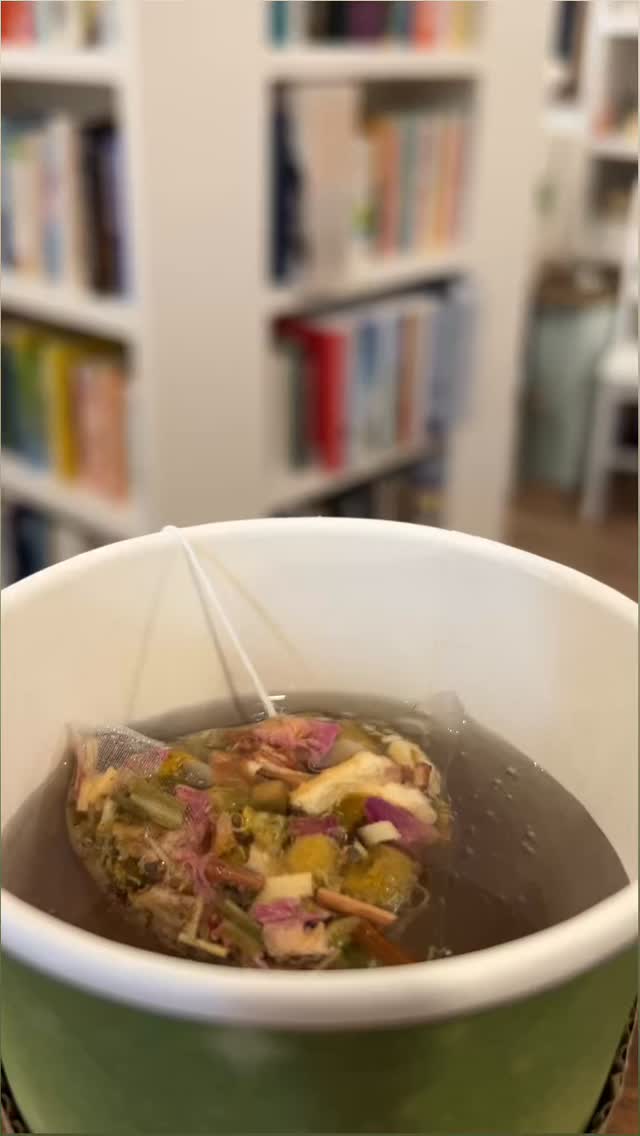 Did you know you can grab to-go tea at Covey Wellness Centre? ๐ซโจ
Perfect for chilly days or whenever you need a little extra comfort. We offer a variety of flavoursโfrom our favourite @lemonlilytea from Calm & Rosy, to classic Peppermint, to Anteainflammatory
Whatever youโre in the mood for, weโll help you find the perfect sip ๐ค
To-go tea | $3.75 + HST