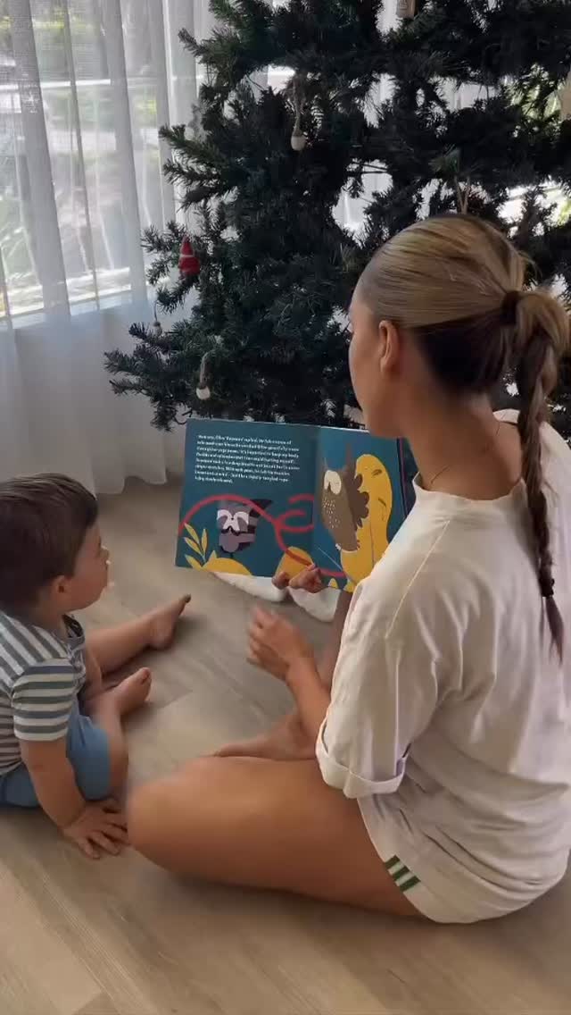 Did you know that Raymond the Raccoon books are designed to be read between an adult and a child? Because of this, our books come with a ‘parent and teacher notes’ section, outlining exactly how to best use each book! Thank you so much to @michelleedwards and Navy for their beautiful video 💛🦝