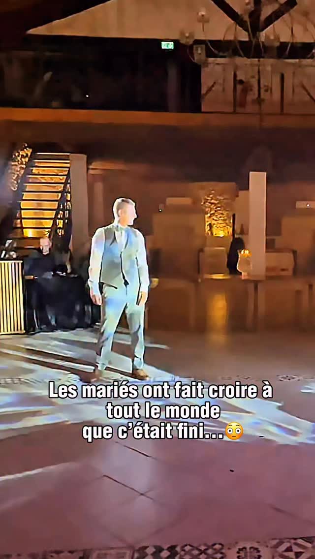 ✨ Ces mariés ont fait le show pour leur ouverture de bal ✨
Une blague, un silence qui fait douter toute la salle… un moment suspendu, puis leur première danse reprend.
Qui a dit qu’une ouverture de bal devait forcément être sage ou prévisible ?
Avec la bonne mise en scène, chorégraphie (et un peu d’audace 😏), on peut surprendre, s’amuser
et surtout raconter quelque chose qui vous ressemble.
💫 Votre mariage c’est votre moment, une seule fois dans votre vie :
alors faites le show et vivez-le à fond.
(promis, on peut aimer Ed Sheeran et oser quelque chose d’un peu inattendu à la suite 😉)
✨ Je suis Natacha Pierart, fondatrice de Synbal Danse.
J’accompagne les couples qui veulent une ouverture de bal sur mesure, naturelle, originale et mémorable.
👉 Écris-moi “MARIAGE” en commentaire ou en DM pour en parler.
Lieu et traiteur : @domaine_des_barrettes
Chorégraphe : @synbaldanse
Animation DJ : @eric_anthony_events
@djnams
Duo photo et vidéo : @camilleetjoris_photofilm
Robe : @unjoursiblanc_mariage
Make-up : @pallares_taniamakeup
Coiffure : @mallau.a_laparte
@_excellence_coiffure
Fleuriste : @monsoleilrose_
Livre d’or audio : @love_iscalling
Officiante : @emilie.d.officiante
Garde d’enfant : @nounous_jourj
•
•
•
#ouverturedebal #mariage #ideemariage #weddinginspiration #weddingday