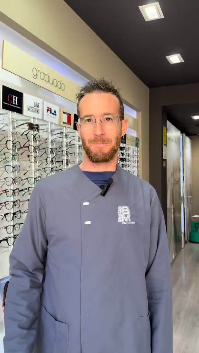 Hace cuánto no te haces una revisión visual? 👀
Ver bien no es solo leer letras pequeñas…
Es evitar dolores de cabeza, fatiga, visión borrosa y cansancio.
Tu salud visual influye en tu concentración, tu rendimiento y tu calidad de vida.
Una revisión a tiempo puede detectar problemas antes de que los notes.
✨ Evaluación completa
✨ Tecnología precisa
✨ Atención personalizada
Porque cuidar tu vista no es un lujo… es prevención.
Agenda tu revisión y dale a tus ojos la atención que merecen 💙
#SaludVisual #RevisiónVisual #CuidaTusOjos #Prevención #opticasanmateo