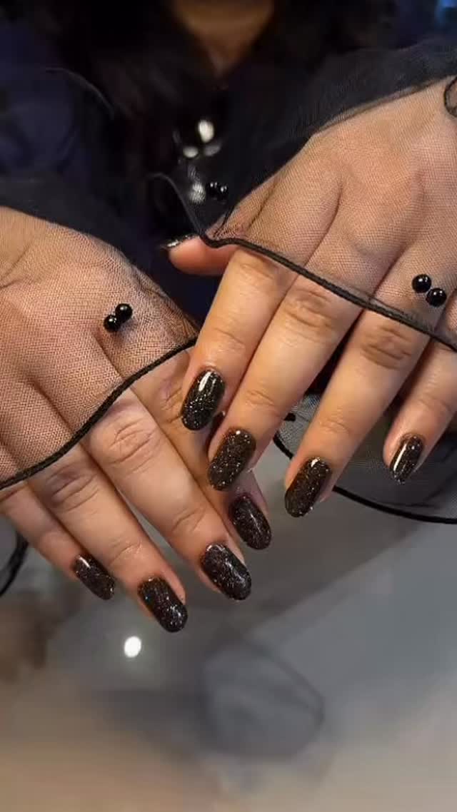 Ready for nails like these? 🤍 Boek je afspraak!
#beautysalon #nails #nailart #nailartist #nailsamsterdam