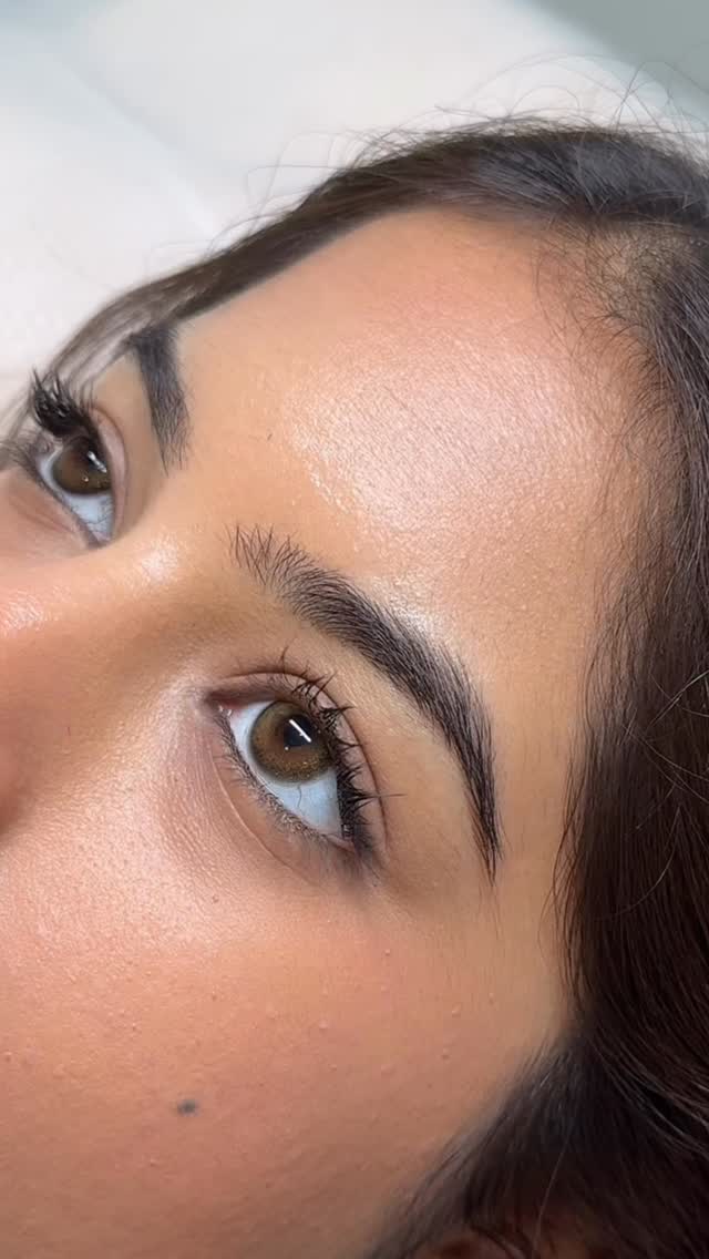 POV: You thought you needed darkerā¦
but lighter changed everything
#browinbangkok #browwax #waxingbangkok #bangkok #browtransformation