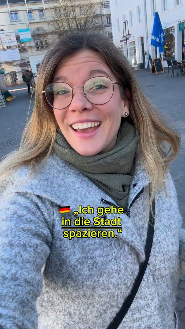 In die Stadt oder in der Stadt spazieren gehen❓🤔 Was ist korrekt? ✅
💡 Ja, normalerweise sagt man mit dem Verb „gehen“, WOHIN man geht und deshalb folgt nach einer Wechselpräposition der Akkusativ. ✅
⚠️ Aber: Mit der Formulierung „spazieren gehen“ ist das ein bisschen anders, weil es ja logischer ist, zu sagen, WO man spazieren geht und dann braucht man den Dativ. ✅
Zum Beispiel
➡️ in der Stadt
➡️ am Strand
➡️ im Park
Ich hoffe, du hast gerade etwas Neues gelernt! 🤩🇩🇪
Erzähle mir jetzt in den Kommentaren, wo du gerne spazieren gehst! 💬🇩🇪
Liebe Grüße
Deine Deutschlehrerin
Verenita
🖤❤️💛
#deutsch #deutschland #deutschb2 #deutschlernen #deutschb1