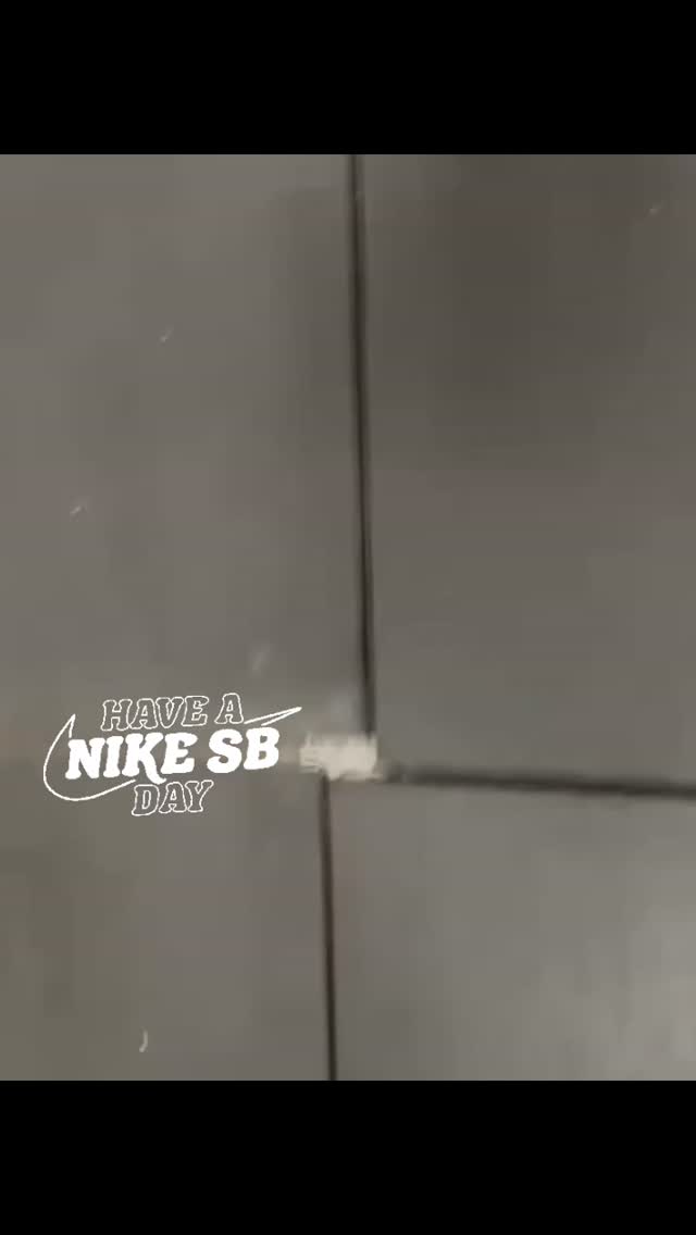 Shoe of the Day...Nike Dunk low sunsets colorway...would you rock these? Let us see your shoe of the day! Tag us and post!
#gym #nikedunk #nike #gymmotivation #wednesday