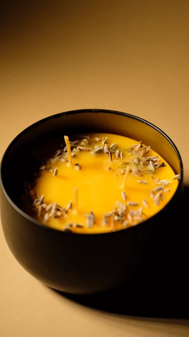 Natural Beeswax and coconut oil candle 🐝🥥🕯️
Send dm to order yours 🤍