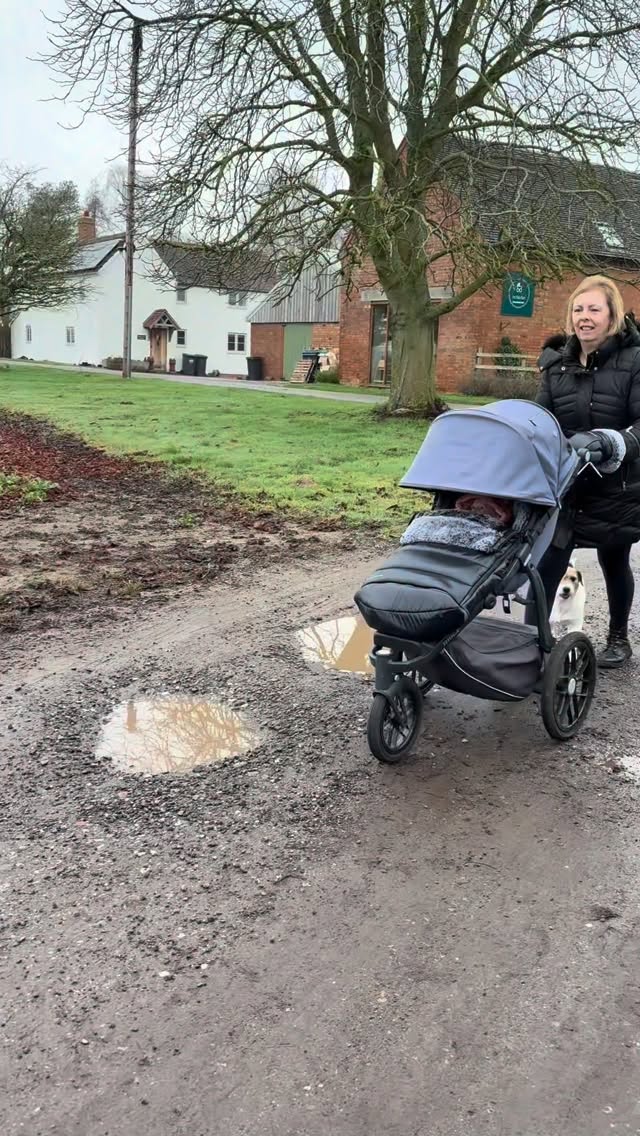Out with the Uppababy Luxe CozyGnoosh and Handmitts in the Ridge👀
A premium, high performance footmuff.
Perfect for your little one - with windproof and water repellent material for those muddy walks, adjustable zip out extension, fur liner which can be removed for warmer weather, Velcro hand mitts for easy parent use and all machine washable!!
@uppababy_uk
#uppababyuk_luxe #ridge #footmuff #new #babybarn