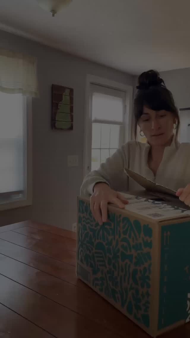 One of the most inspiring parts of this work is witnessing the quiet, powerful shift that happens when someone comes to me thinking it’s “just” about bloating, fatigue, or bathroom urgency… and then realizing it’s so much deeper than that.
It’s not only about easing symptoms after gallbladder surgery or knowing what foods feel safe, it’s about slowly rewriting the stories they’ve told themselves about food, their body, and their worth.
Over time, I see clients move from fear and second-guessing every bite to trusting their body again. I see them go from obsessing over every symptom to having space to enjoy meals, moments, and memories.
It’s not always loud or dramatic, it often shows up in the subtle ways… pausing before labeling a food “bad,” taking that first bite without anxiety, or saying, “I finally feel safe in my body.”
That’s when I know it’s so much more than nutrition coaching, it’s a homecoming.
And if you’re looking to get support from an expert in digestive health (especially with gallbladder removal) with over 7 years of experience, DM or comment READY and I’ll send you over my process 🩵
#GallbladderRemoval #bloatingremedy #bileSupport