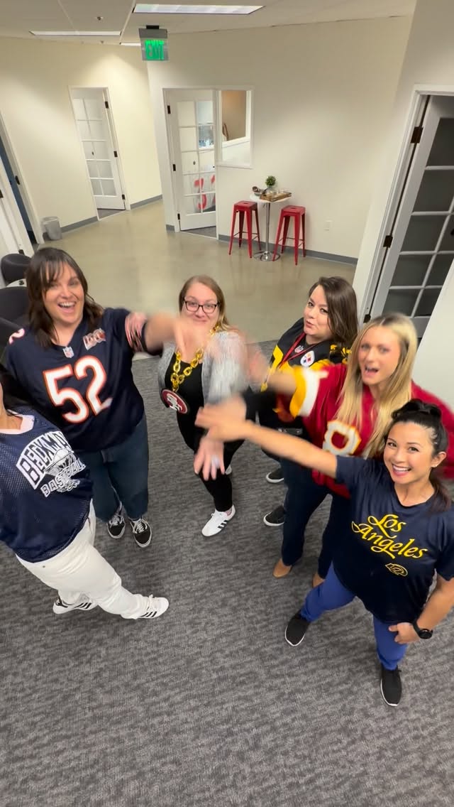 Strong passes. Clean handoffs. Solid teamwork.
Whether it’s game day or closing day, we’ve got you covered. 🏈
Happy Super Bowl Sunday from escrow321!