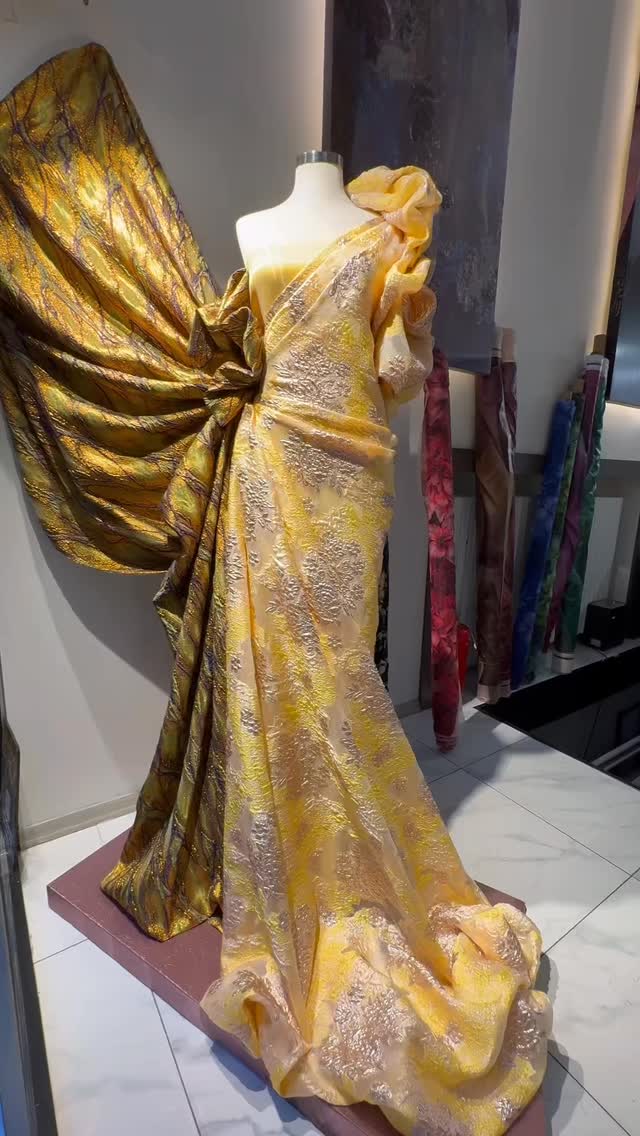 Crafted in yellow.💛
Order Now👈🏻
Feel free to contact us on the direct for more information at +905541947065 .
#FabricLover #rivolitekstilofficial #LuxuryFabric #TextileDesign #HauteCoutureFabric TextileIndustry DressMaking CoutureFashion BespokeFabric FashionFabrics CustomFabrics FabricWholesale SewingCommunity
EleganceRedefined LuxuryFabrics prêtaporter embroiderysupplies dressmakers embroide