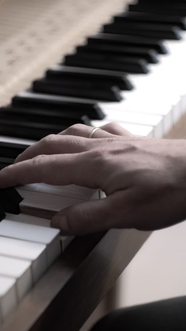 playing at home: in life, compassion
#piano #calm #pianist #praam #neoclassical
🎥 @bimtenschop