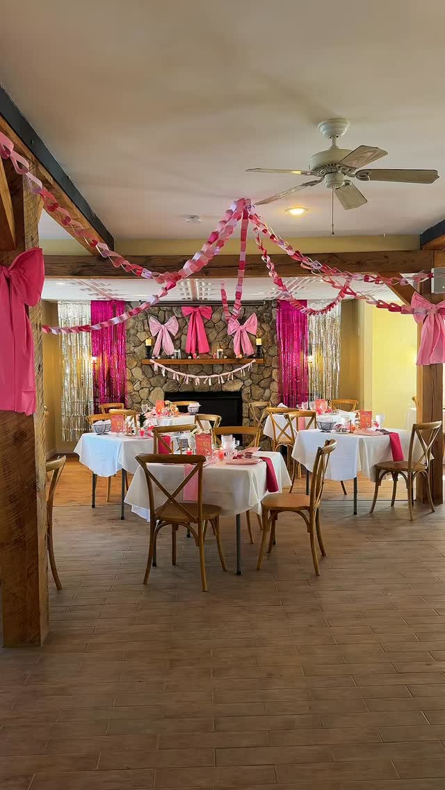 It takes a Village!! 🩷🤍💜
#Galentines #flaghill #girlsdate #galentinesparty