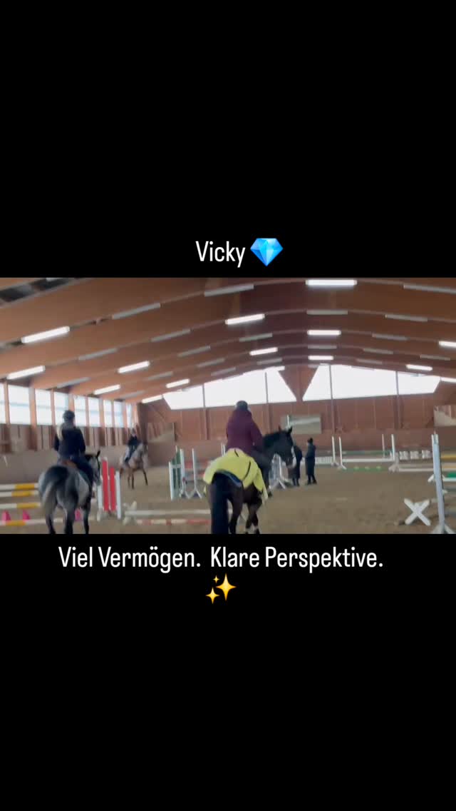 Vicky ✨
Viel Vorsicht,Vermögen und beeindruckender Abdruck am Sprung – mit deutlicher Perspektive für den größeren Sport.
Aktuell sammelt sie weitere Routine im Parcours und zeigt dabei viel Qualität und hohes Entwicklungspotenzial.
Für alle, die mehr von Vicky im Lehrgang sehen möchten, schickt uns gern eine Nachricht.
#Springpferd
#springpferdeverkauf
#verkaufspferd
#maresilange
