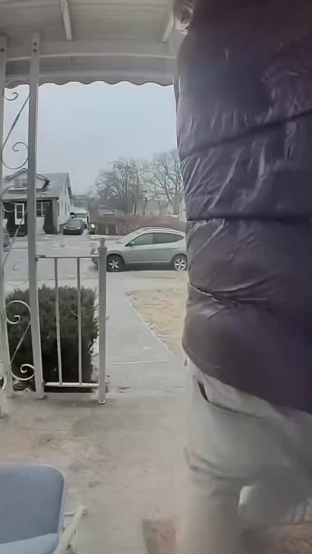 Someone slips on your icy walkway… are you legally responsible? ❄️⚖️🏠
#PropertyManagement #WinterSafety #SlipAndFall #LandlordTips #RealEstateAdvice #IcyConditions #Liability #HomeOwnerTips