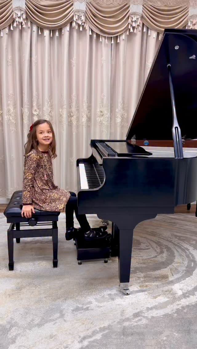 Not even two years after starting piano, Noa has already earned a Trophy in the 8 years and under category at the North Shore Piano Festival. 🏆🎹
She performed Gallactica by Dennis Alexander, a piece full of driving energy and modern character, where the real challenge is shaping the singing left hand melody while keeping the right hand triplets flowing smoothly and connected.
Moments like this are why practice, growth, confidence, and music coming alive on stage 🎶✨