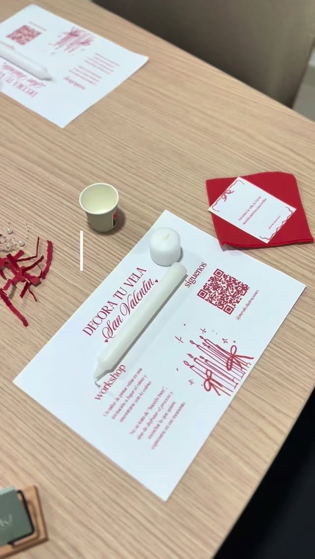 ✨ Workshop de Decoración de Velas – As de Guía Experience ✨
Esta edición especial, inspirada en San Valentín, fue un homenaje al amor propio, al bienestar y a compartir momentos bonitos entre mujeres… ¡y de todas las edades! 💕
La sala estuvo llena de energía preciosa: desde las más peques hasta las más mayores, todas creando, conectando y disfrutando de una tarde mágica con @asdeguiashop en el centro @polacenter.es
Velas decoradas con mimo, risas, calma y muchas buenas vibras hicieron de este workshop una experiencia muy especial que nos recordó lo bonito que es parar, crear con las manos y regalarnos tiempo de calidad🕯️✨
Gracias a todas por llenar el espacio de luz y tan buena energía.
👉 Si te apetece vivir una experiencia así, estate atenta/o a los próximos workshops.
Muy pronto anunciaré nuevas fechas y temáticas.
#WorkshopCreativo #DecoraciónDeVelas #BienestarFemenino #AsdeGuiaExperience #SantaPola
Recuerda: 𝐴𝑠í 𝑐𝑜𝑚𝑜 𝑙𝑎 𝑣𝑒𝑙𝑎, 𝑡𝑢 𝑙𝑢𝑧 𝑛𝑜 𝑛𝑒𝑐𝑒𝑠𝑖𝑡𝑎 𝑝𝑒𝑟𝑚𝑖𝑠𝑜 𝑝𝑎𝑟𝑎 𝑏𝑟𝑖𝑙𝑙𝑎𝑟.