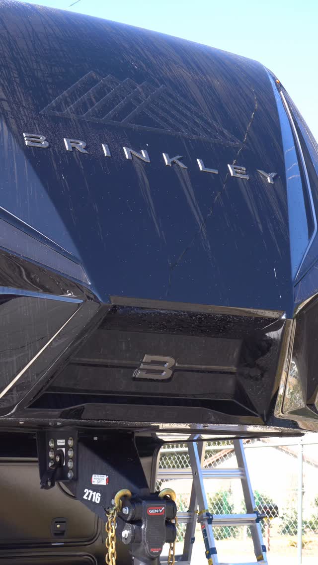 Brinkley with a new shine. Full Paint Enhancement Polish & a Borophene Ceramic Coating from NanoPro.
•
•
•
•
•
#rvdetailing #viperdetailing #detailing #rvlife #tampa