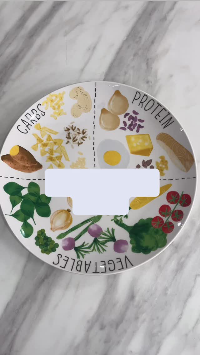 …and I hear it all the time.
Yes, cooking from scratch is great…but it can be time consuming and life is busy!
You can still eat balanced meals by mixing fresh ingredients with convenient packaged options.
Aim for a simple plate: ¼ protein, ¼ carbs, ½ veggies/fruit.
DM me for a full guide on ‘Lazy Girl Meals’ (quick, balanced ideas for busy days!)
What’s your go-to?