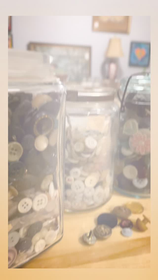 A surprise for your eyes in every corner! Open Thursday-Sunday
@corecreationsllc @she.shed.creations @littlefoxwatercolors @welleshousecandles