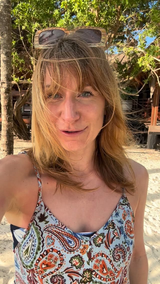 LOVEBIRDS ❤️💕🦜
To all my lovebirds out there, this one’s for you!!
Happy Valentine’s Day and here’s to love.
Sarah x
.
.
.
.
.
.
#sarahjonesjazz #jazzsinger #jazzvocalist #happyvalentineday #love
Dearest @judiljackson watching you sing this on your wedding day was an honour and it gave me chills, just beautiful. You’re my inspo for learning this song.