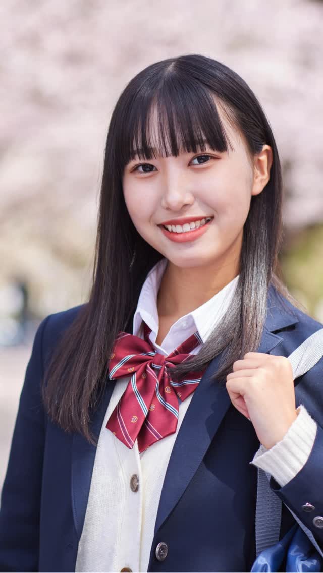 From elementary to high school, students spend about 20 minutes a day (four times a week) cleaning the school grounds, including bathrooms and hallways.
Is there a cleaning staff? While there is maintenance staff (yomushuji), their primary role is not daily deep cleaning, but rather technical or security tasks.
#JapaneseCulture #Japan #Facts #Didyouknow? #Japaneseschool