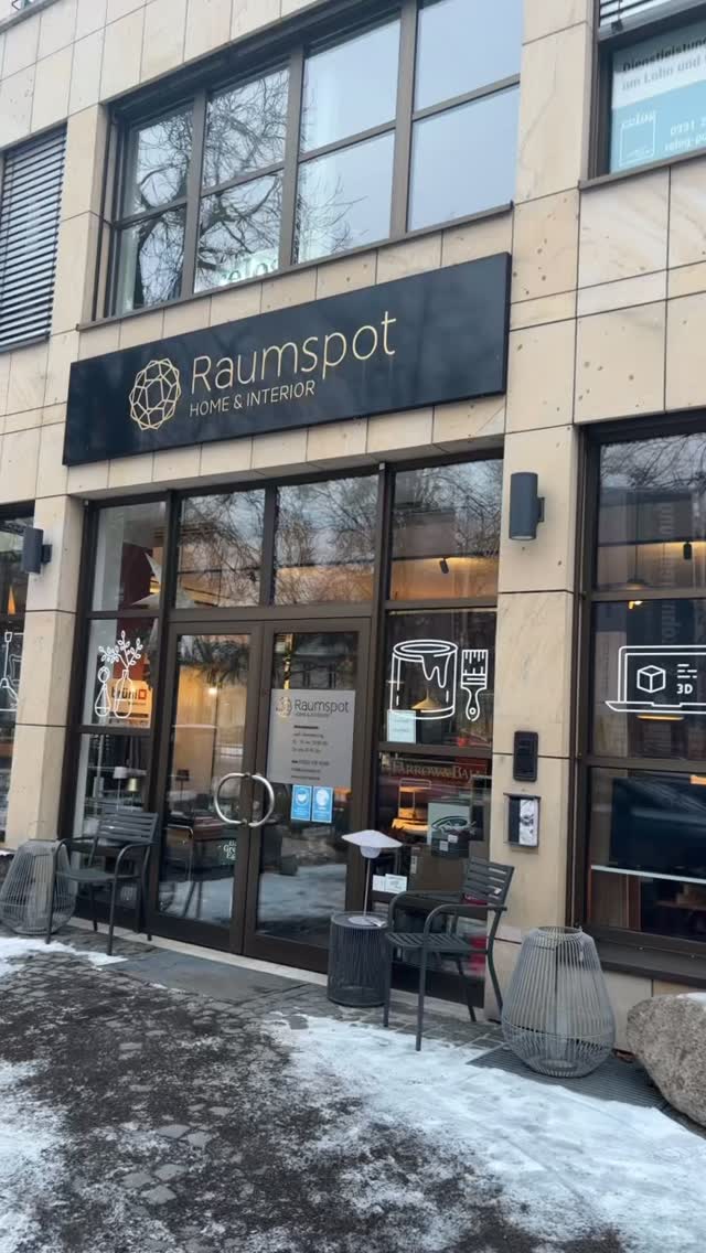 Erinnert ihr euch an das Lampenprojekt von Theo, das ich marketingseitig begleite?
Hier kommt ein kleines Update. ✨
Wir haben die Lampe heute im Studio Raumspot vorgestellt –
und die Inhaberin möchte sie listen.
Ja. Genau das. 🔥
Klar, am Produkt und an der Verpackung wird noch optimiert.
Aber trotzdem: Wahnsinn.
So fühlt es sich an, wenn aus einer Idee ein echtes Produkt wird
und man merkt: Das hat Potenzial.
Genau dafür mache ich, was ich mache.
Ideen schärfen. Produkte weiterdenken.
Und sie dorthin bringen, wo sie hingehören.
Du willst auch Ideen, die dein Business voranbringen? Schreib mir einfach ::).
Eure Antje
🚀✨
#startupbusinesses #initialzünder #potsdambusiness #gründer marketingberatung i