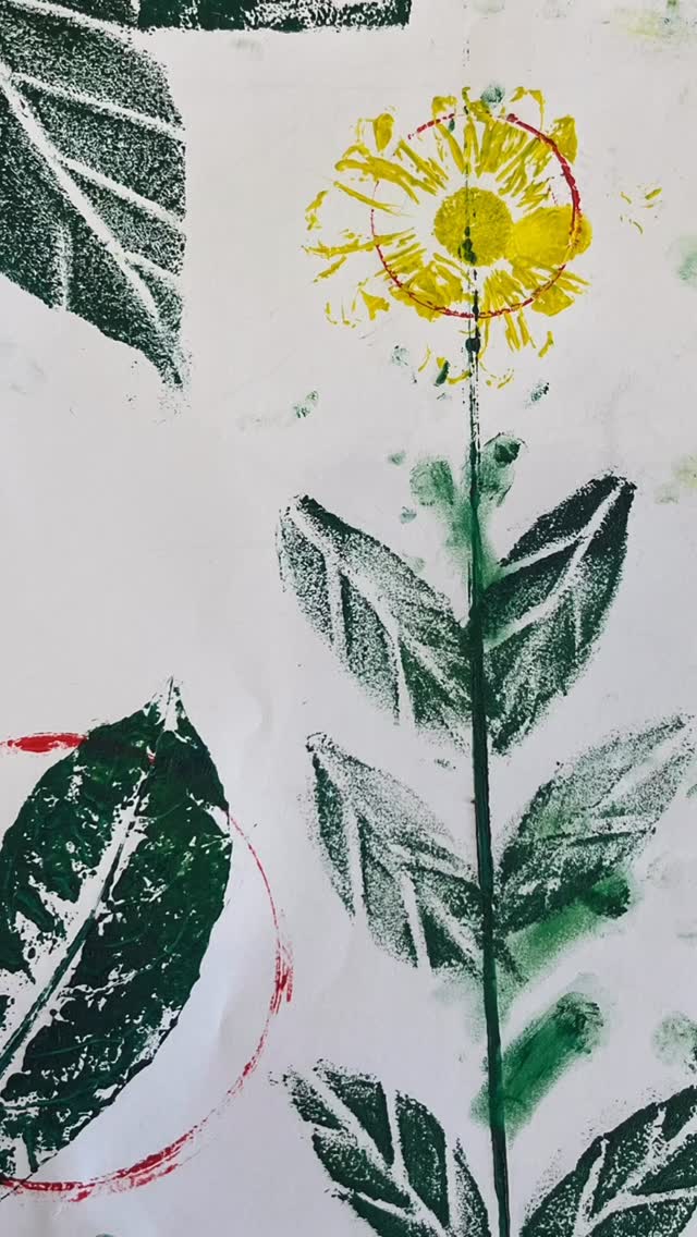 I had a lovely time at South Hill Park facilitating a children’s printmaking class .
The children created beautiful prints using recycled materials, combining creativity with thoughtful messages about sustainability and caring for our planet. So inspiring to see their imagination at work 💚
#SouthHillPark #Printmaking #CreativeKids #SustainableArt #EcoArt