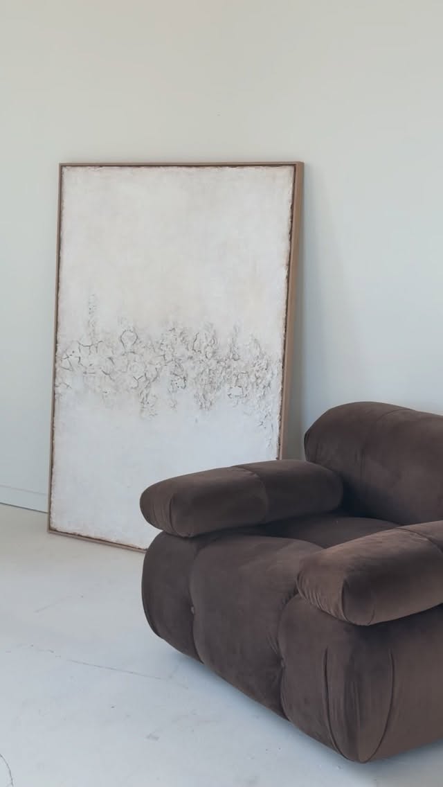 We’ve had the pleasure of having the incredible artwork from @stephclaireart in Studio Two the past few weeks! These pieces are truly stunning, adding luxury, texture and depth to your lifestyle content ✨