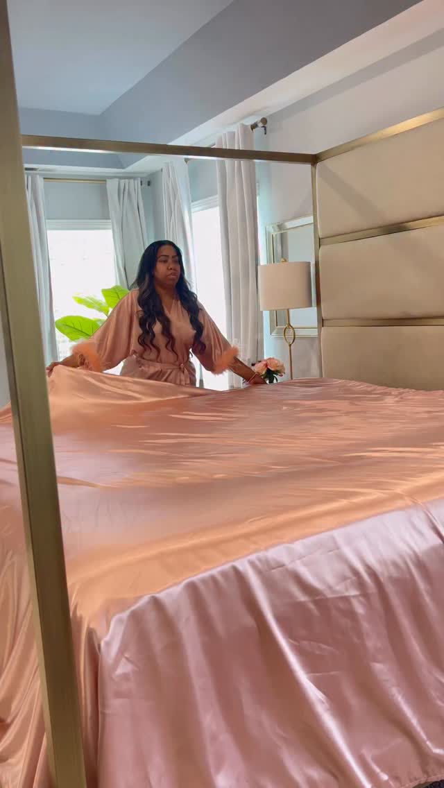 Sharing how to make the bed for Valentines Day! 💕 don’t skip it 🤣