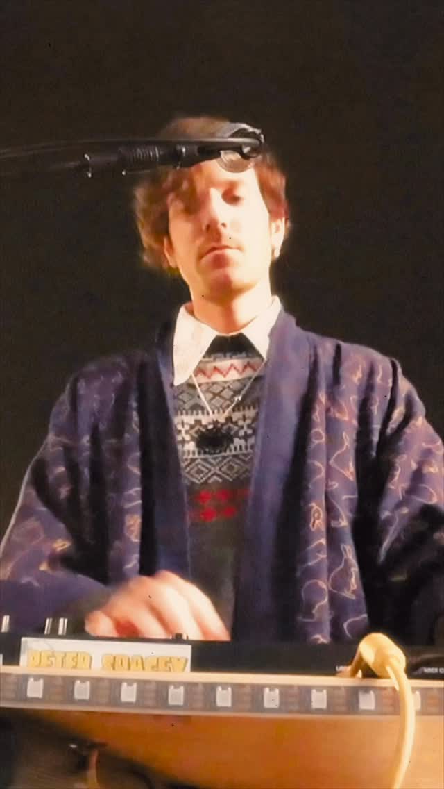 Ladybird just flew away, she will not stay. š
.
#indietronica #mappingprojection #audiovisual #electronicmusic @shaon_horef