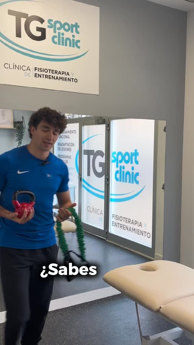 ¿Sabes cuál es el mejor ejercicio para el hombro?💪🏽
La respuesta rápida: no existe.
No hay un ejercicio mágico, ni una rutina universal que funcione para todo el mundo.
Porque no hay dos hombros iguales. Ni dos lesiones iguales. Ni dos personas con el mismo contexto.
Lo que a uno le ayuda, a otro puede irritarle más.
El “mejor ejercicio” no se elige por moda ni por lo que ves en redes.
Se elige según tu dolor, tu movilidad, tu fuerza, tu historia y tu objetivo.
Por eso en TG SPORT CLINIC trabajamos adaptándonos a cada persona.
Menos recetas universales.
Más individualización.
#fisioterapia #rehab #pinardechamartin