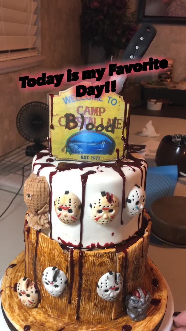Happy Friday the 13th!!! 🔪🩸🎂🍰
#snarkysweetcakechick #fridaythe13 #customcakesarvada